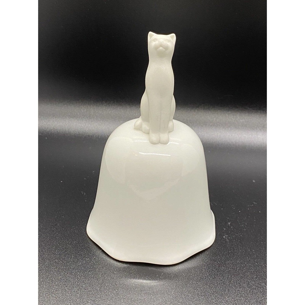 VINTAGE CROWNING TOUCH JAPAN PORCELAIN BELL WHITE BISQUE CAT HANDLE, ORIG LABEL